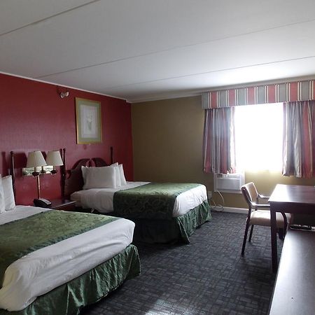 Center Street Value Inn Обърн Екстериор снимка