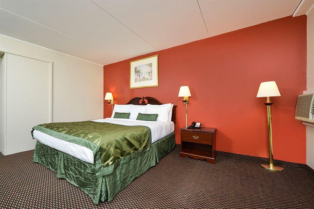 Center Street Value Inn Обърн Екстериор снимка