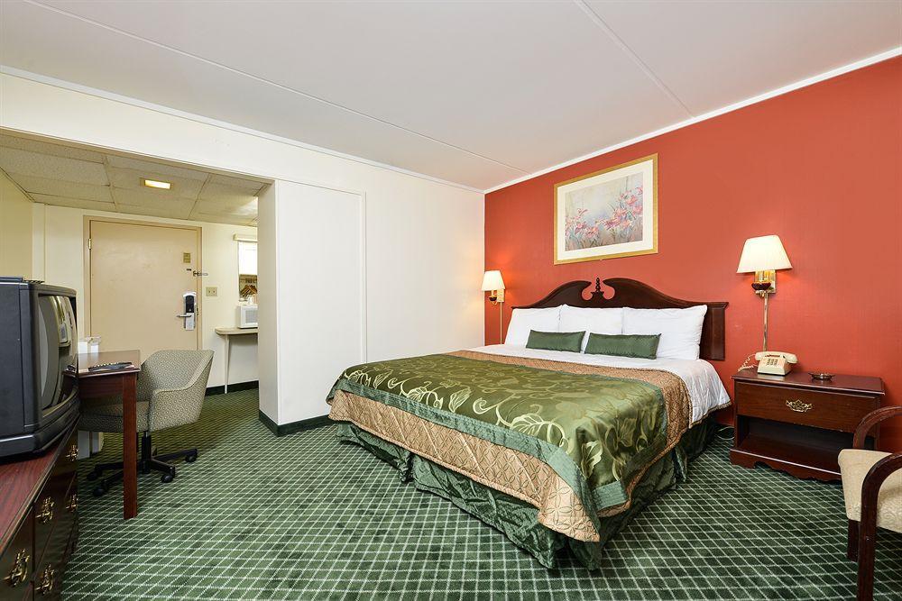 Center Street Value Inn Обърн Екстериор снимка