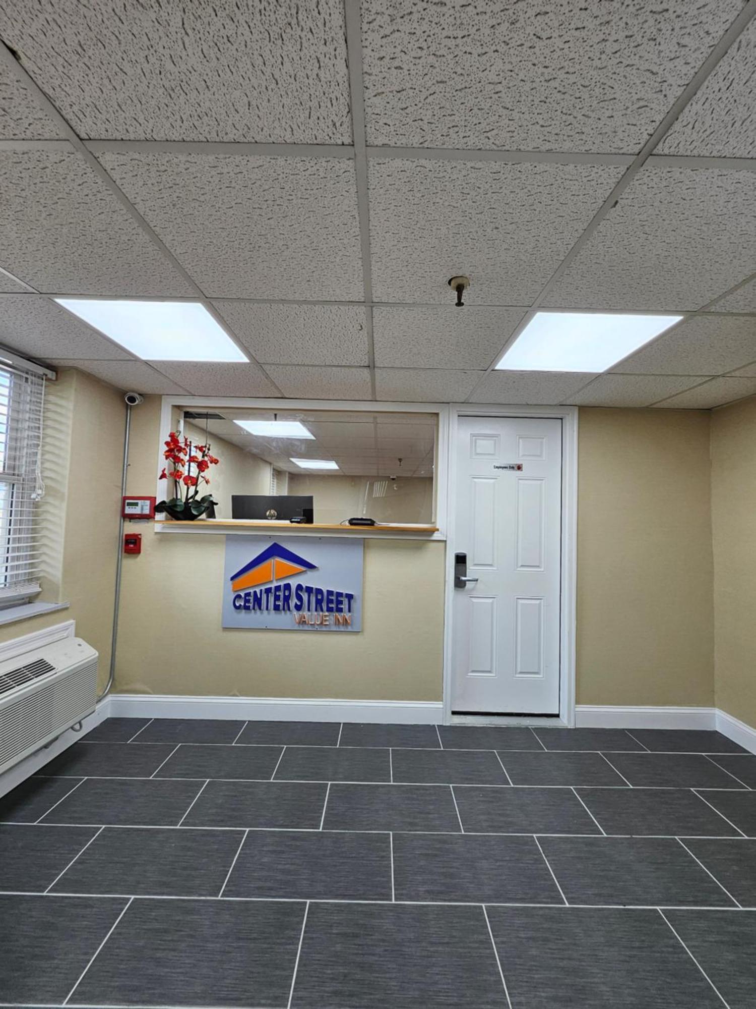 Center Street Value Inn Обърн Екстериор снимка