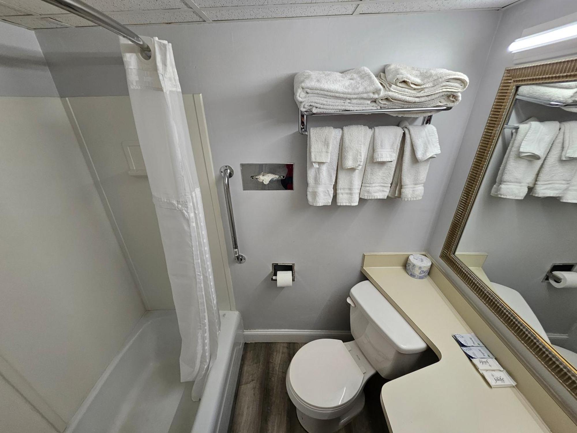 Center Street Value Inn Обърн Екстериор снимка