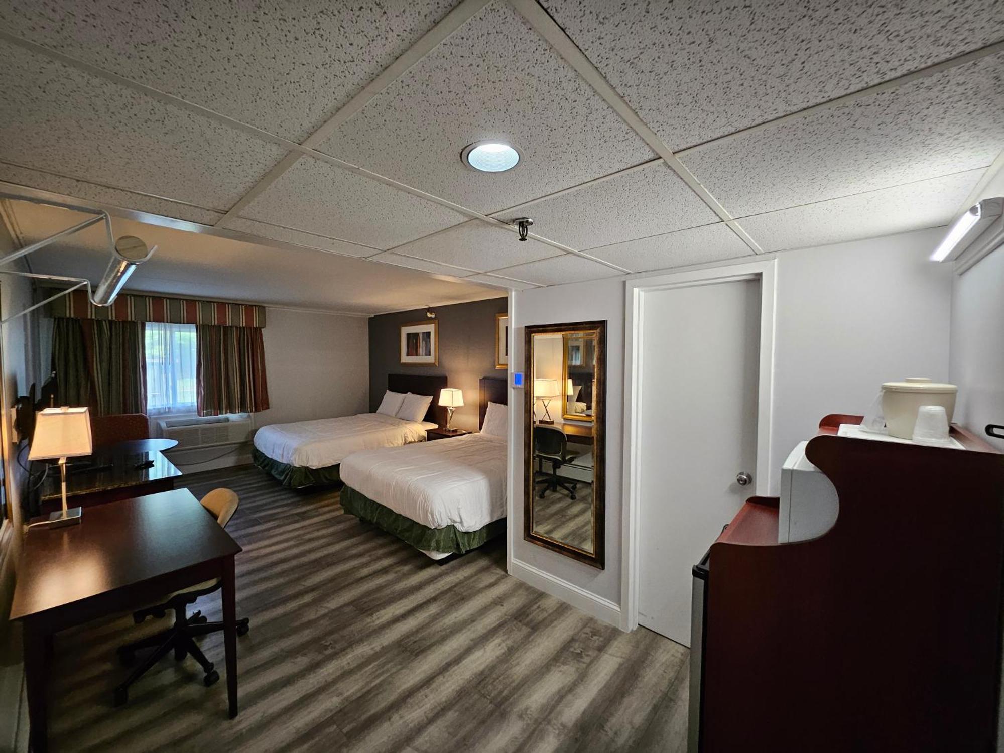 Center Street Value Inn Обърн Екстериор снимка