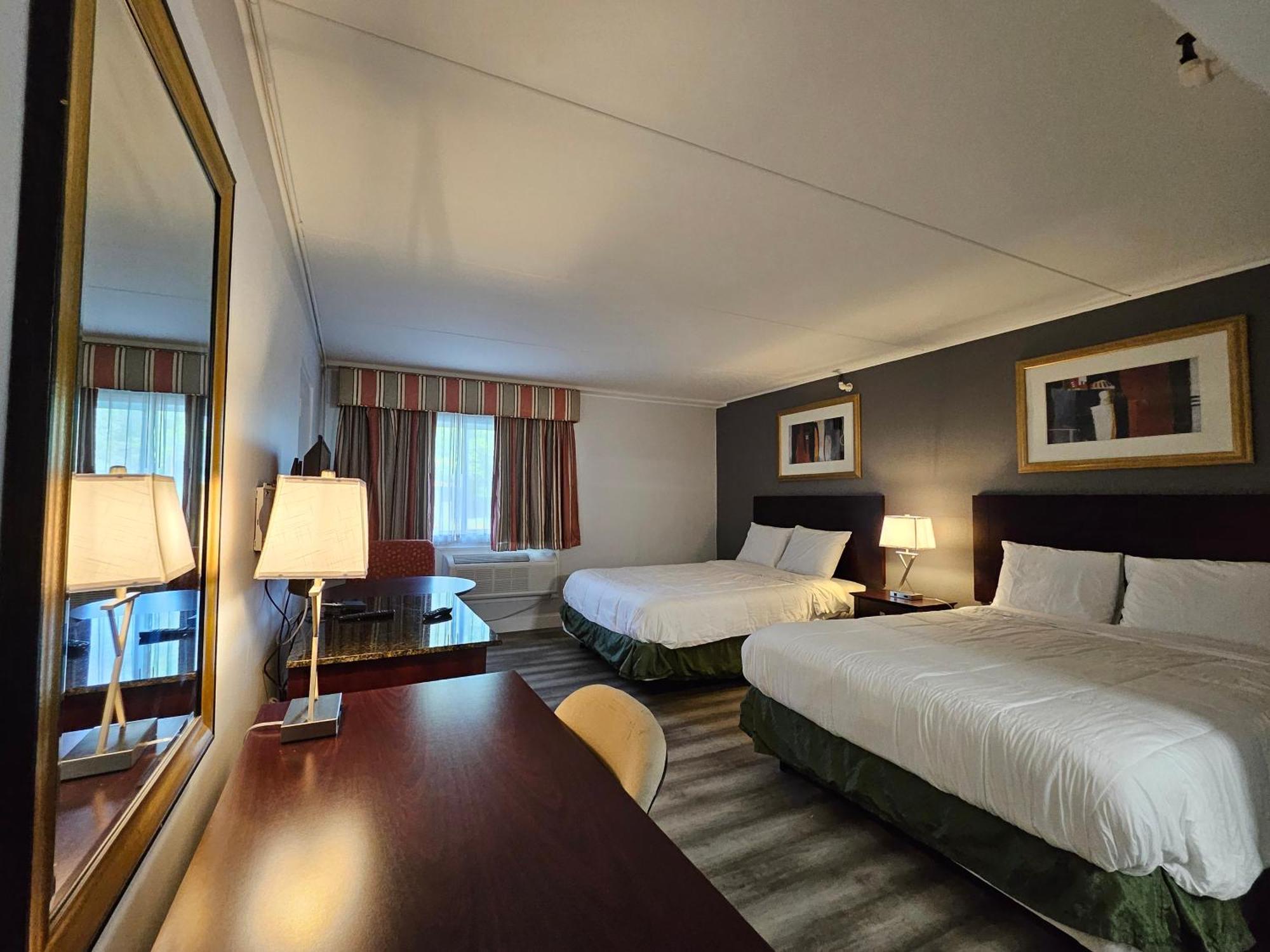 Center Street Value Inn Обърн Екстериор снимка