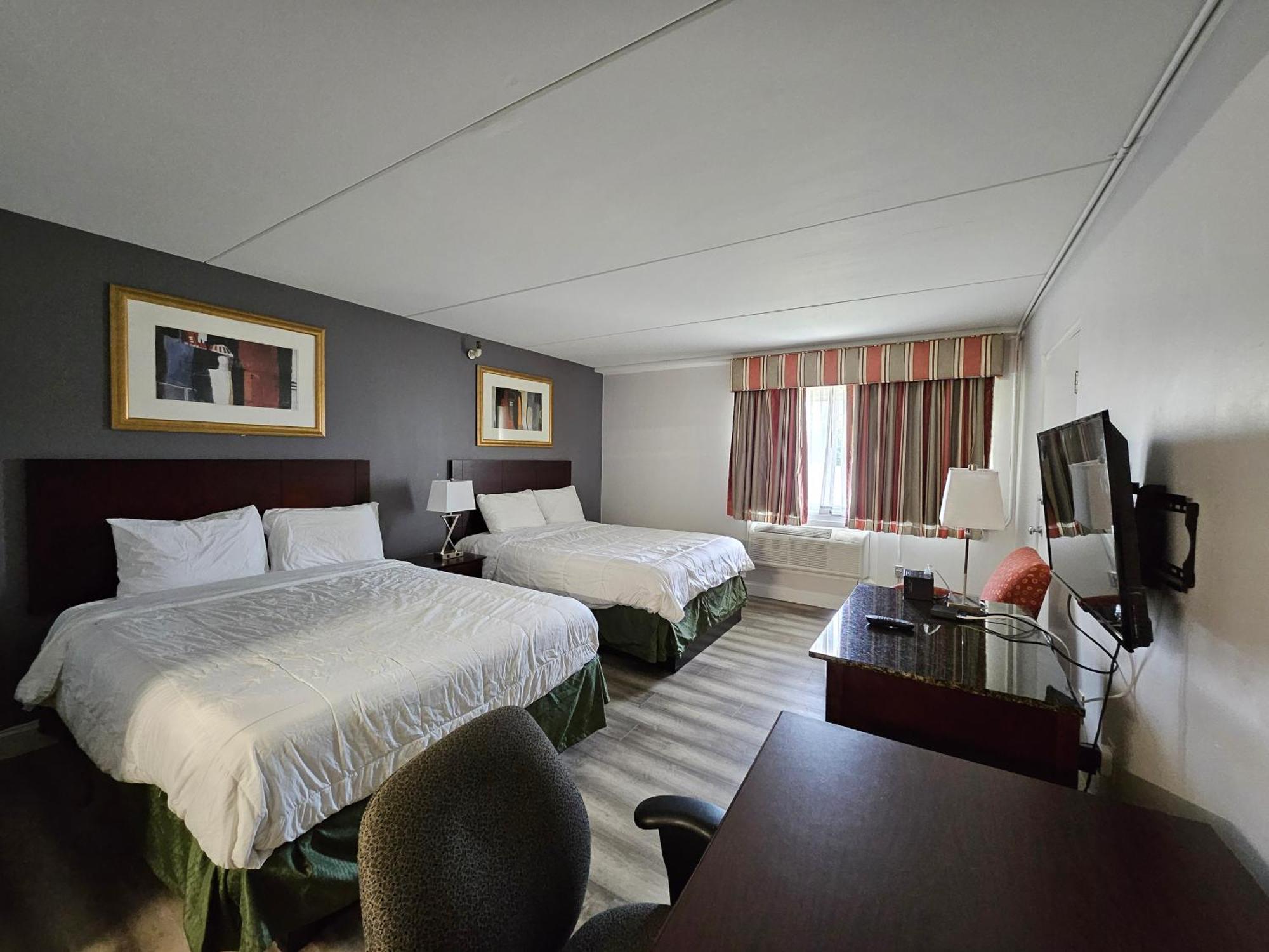 Center Street Value Inn Обърн Екстериор снимка