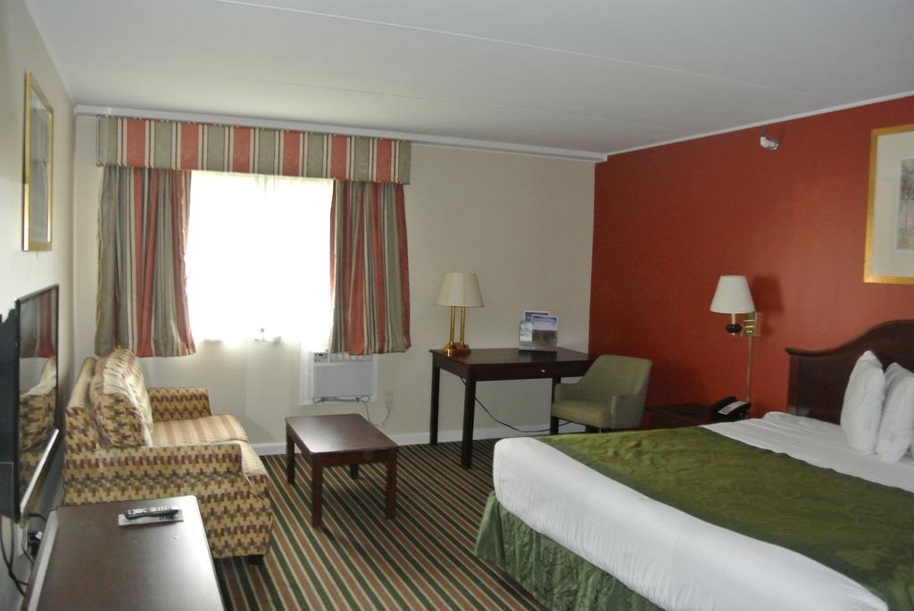 Center Street Value Inn Обърн Екстериор снимка