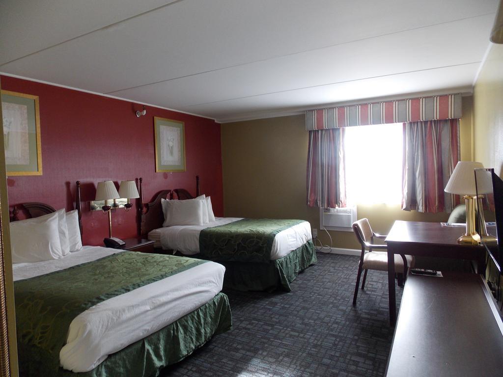 Center Street Value Inn Обърн Екстериор снимка