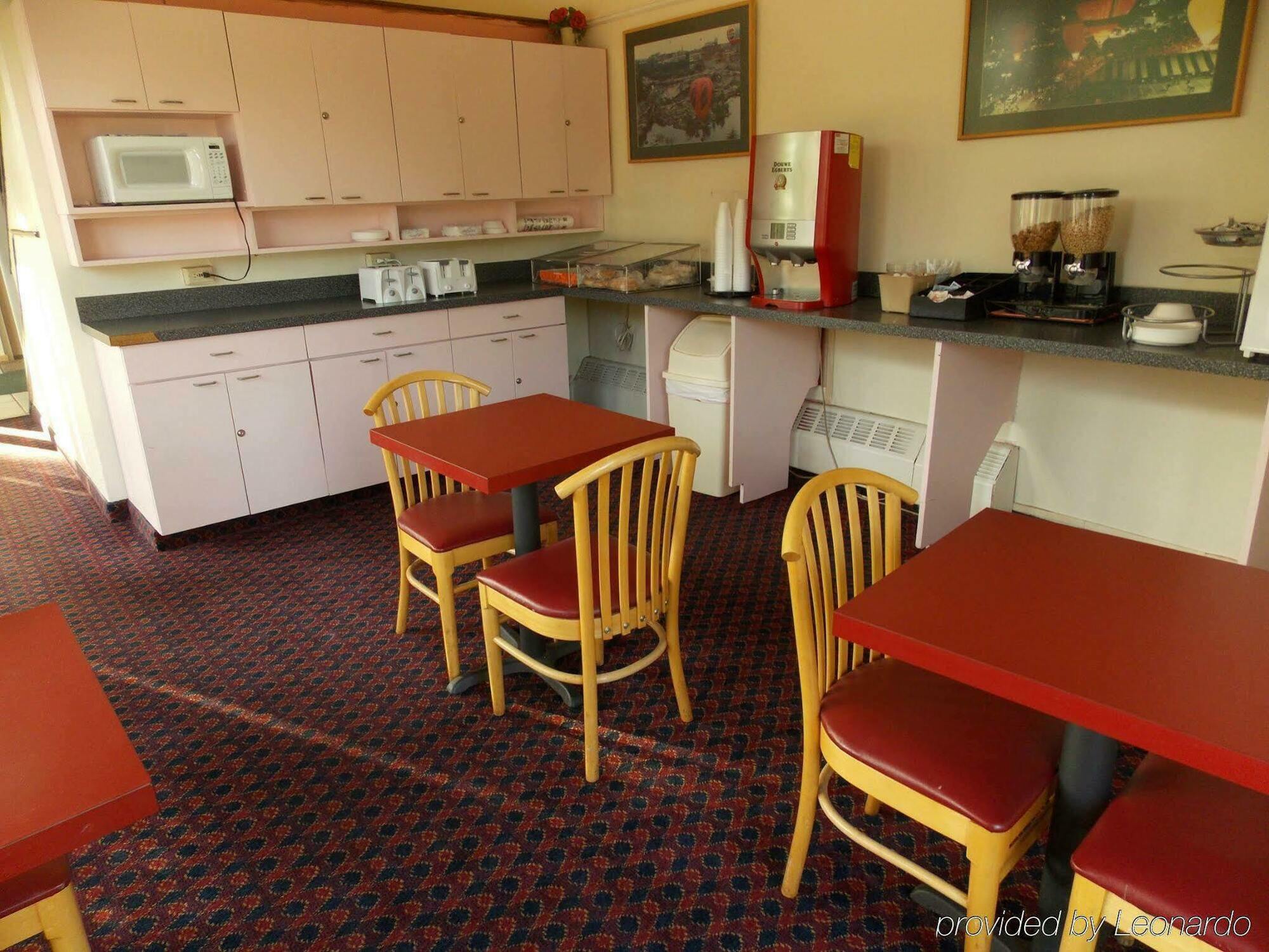 Center Street Value Inn Обърн Екстериор снимка
