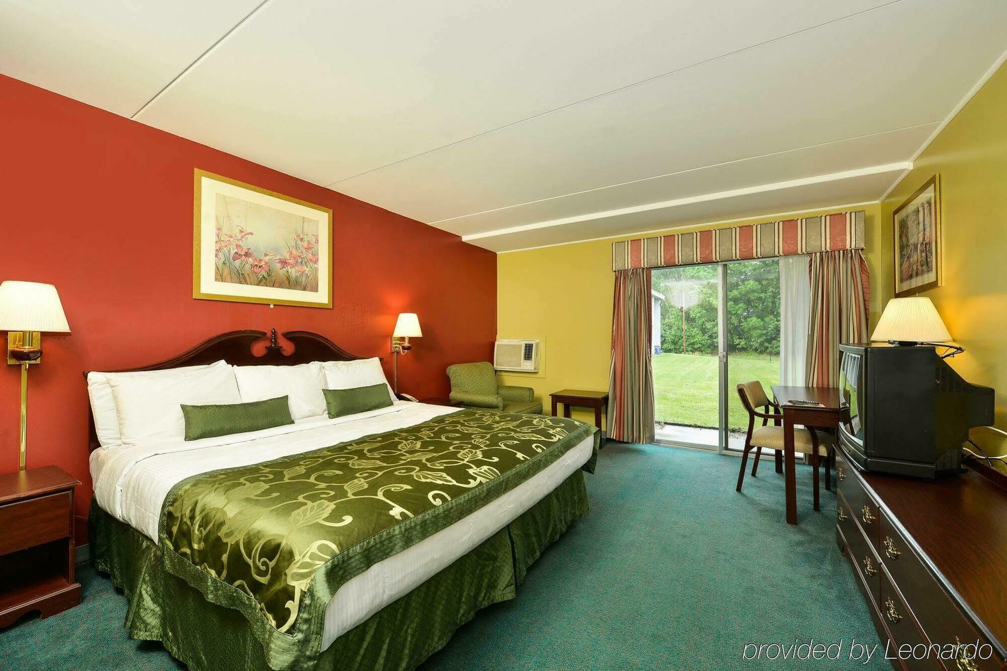 Center Street Value Inn Обърн Екстериор снимка
